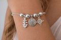 PULSERA DE PLATA DE LEY 925 CON CRUZ DE CARAVACA, MEDALLA Y NUDO DE BRUJA